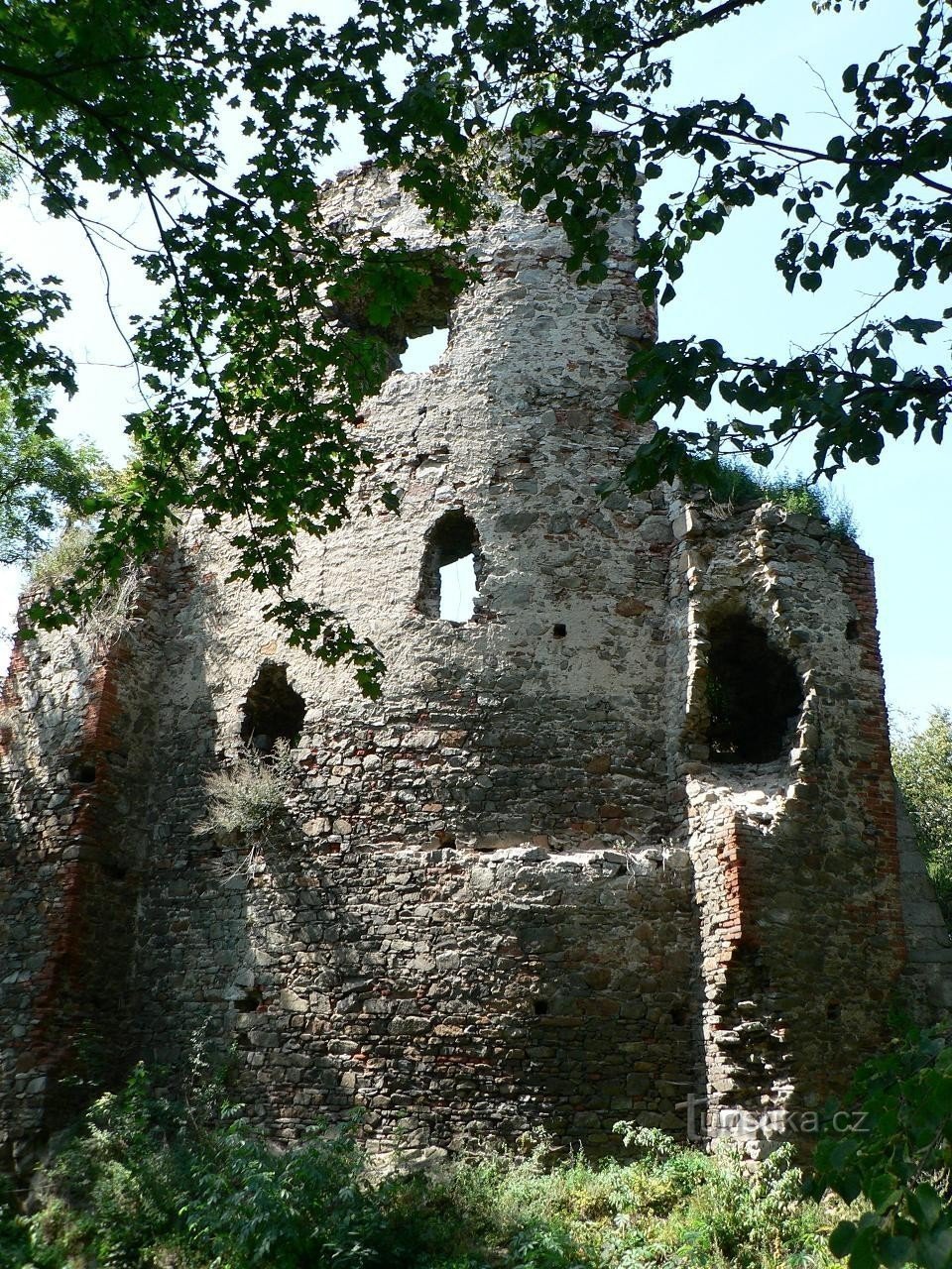 Постріл, остання стіна замку