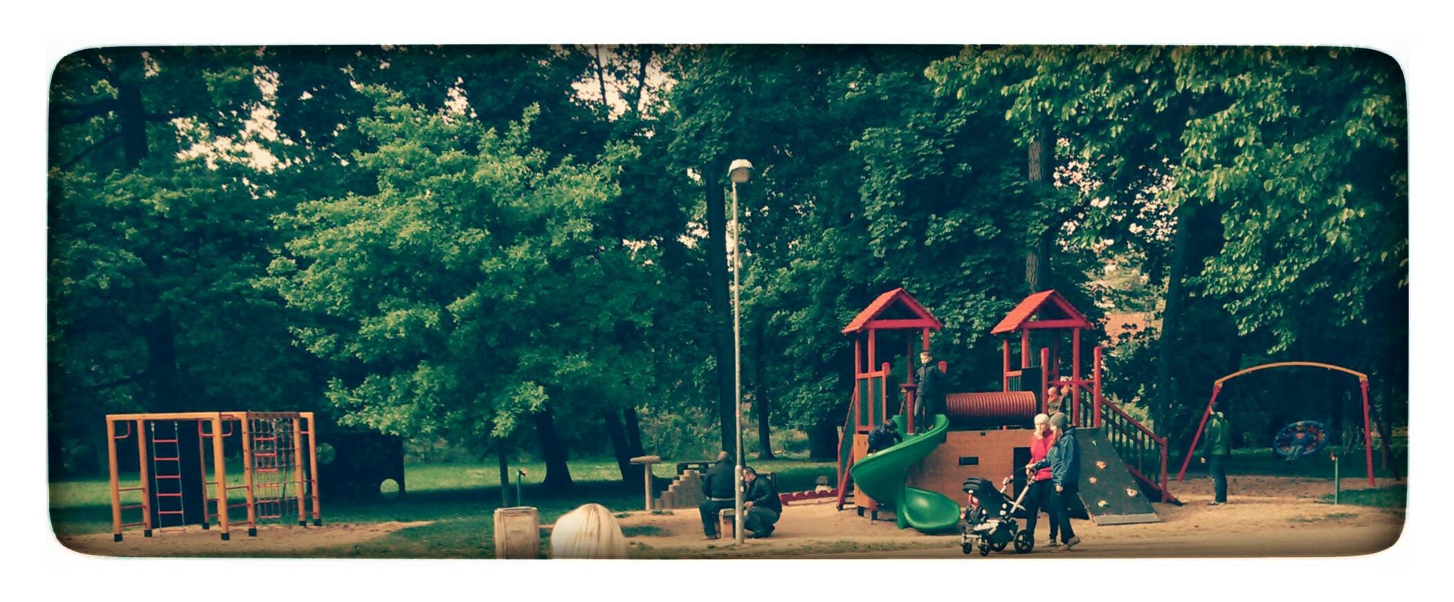 Ilha de tiro com cinema de verão e parque infantil