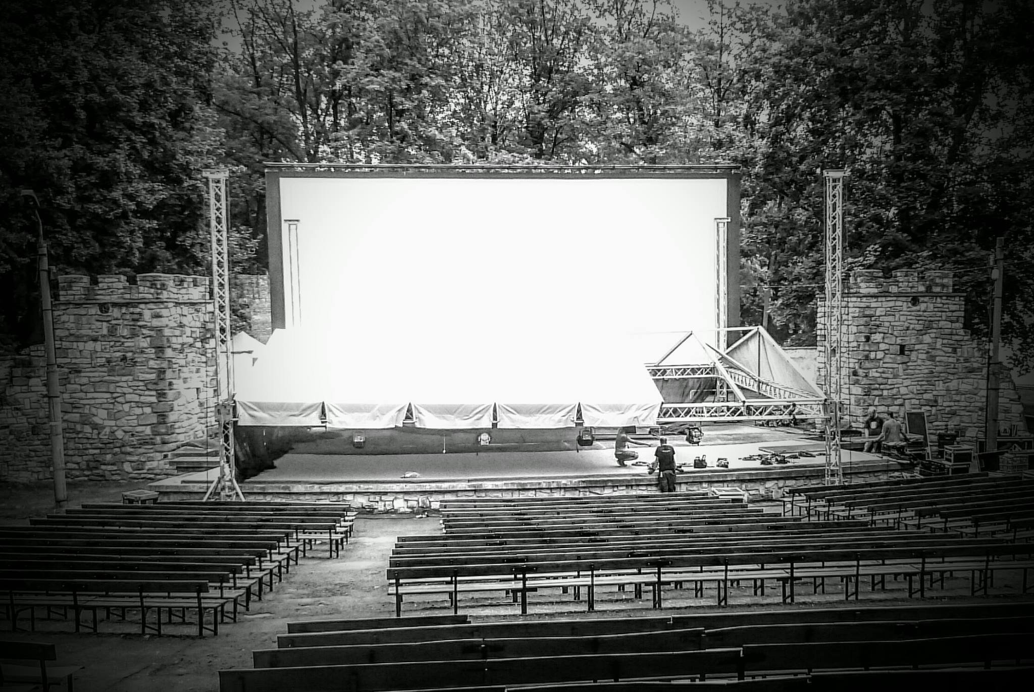 Isla de tiro con cine de verano y parque infantil