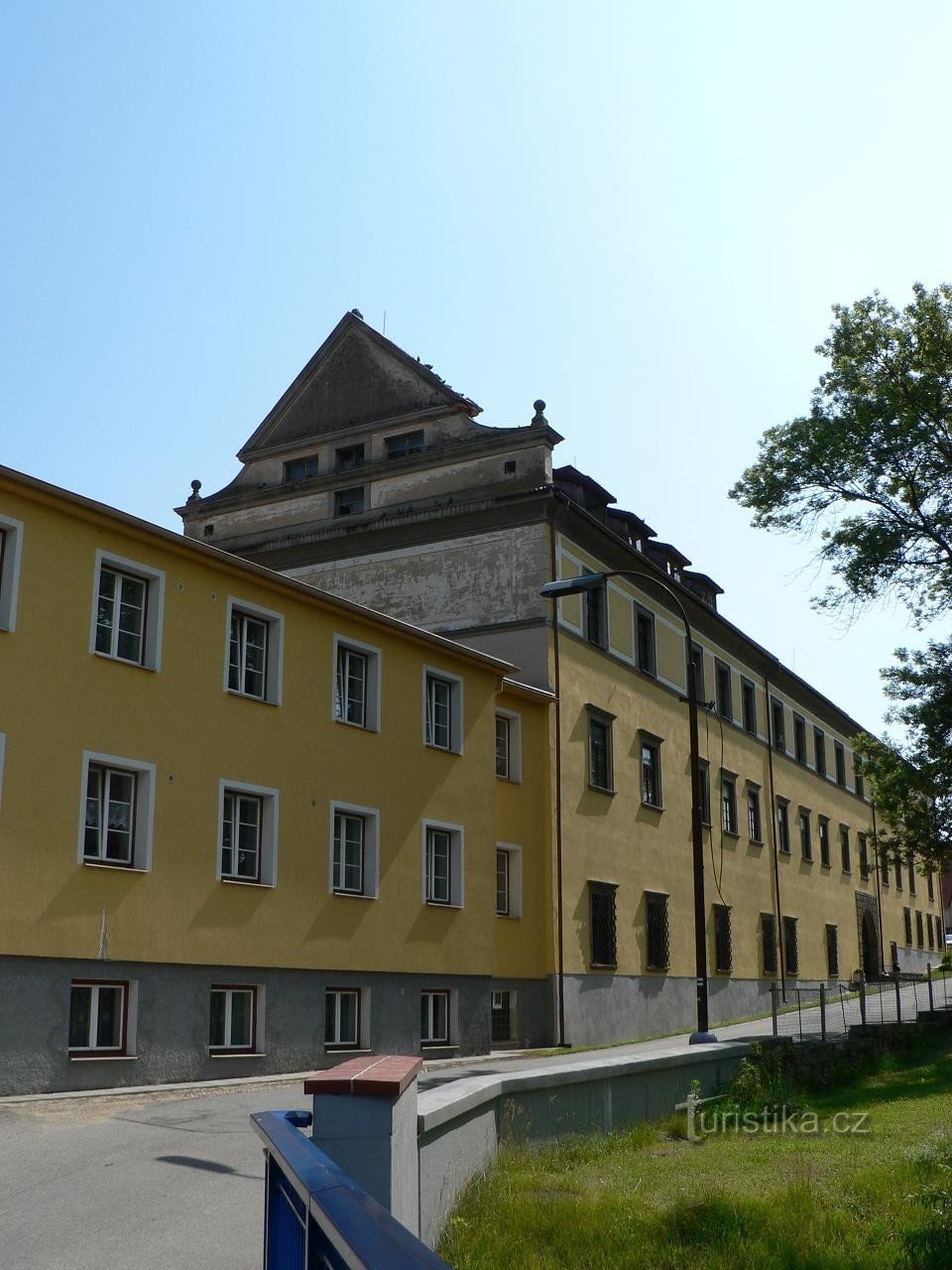 Strelské Hoštice, a kastély déli szárnya