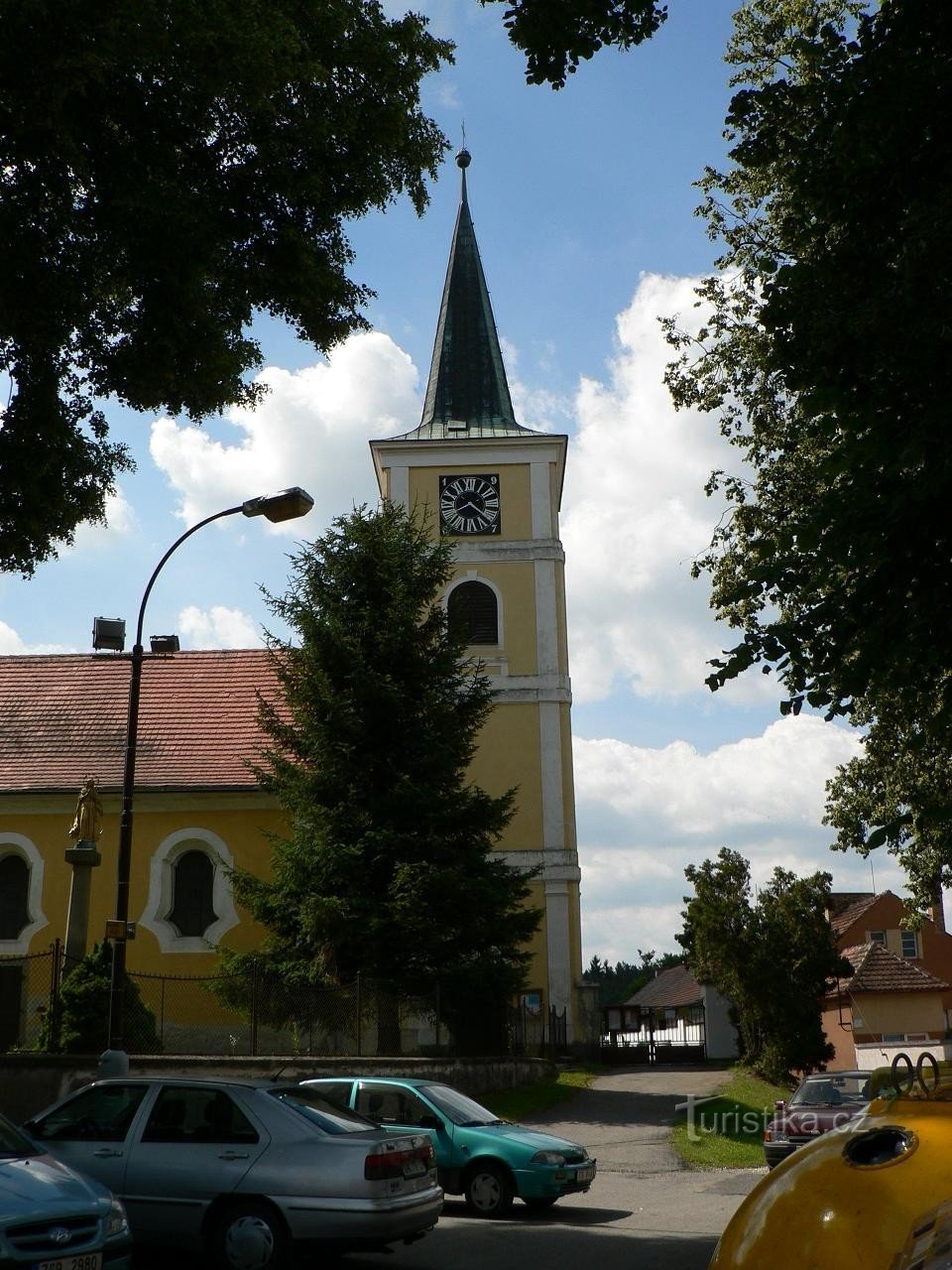 Střelské Hoštice, wieża kościoła św. Jaskółka oknówka