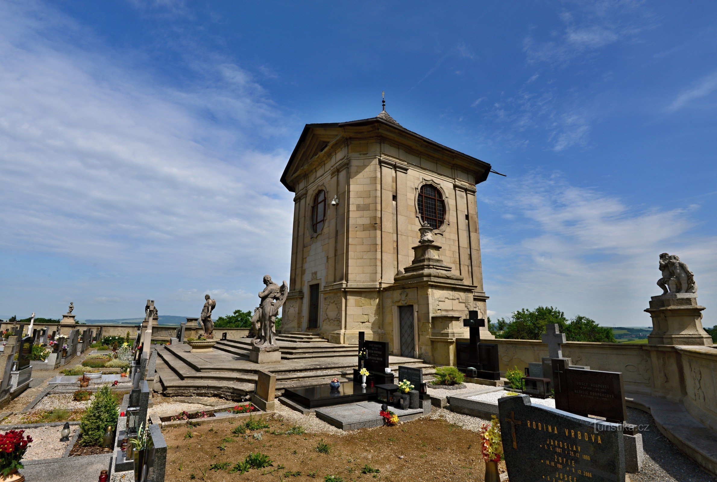 Atiradores: cemitério barroco