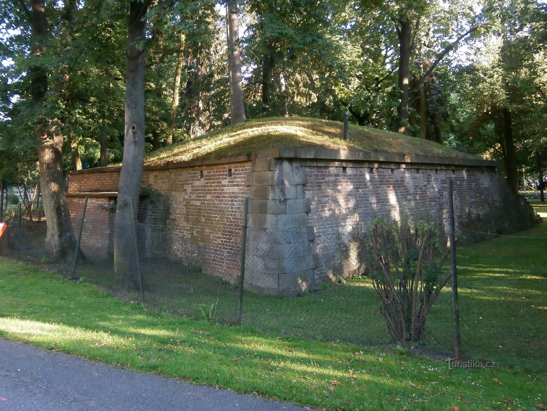 Casemates de tir (Hradec Králové, 10.7.2015/XNUMX/XNUMX)