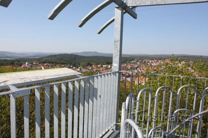 Baum - an der Spitze des Aussichtsturms