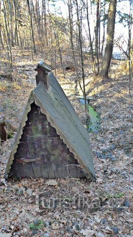 studánka nedaleko rybníka sloužila jao zdroj pitné vody ještě v 80 letech