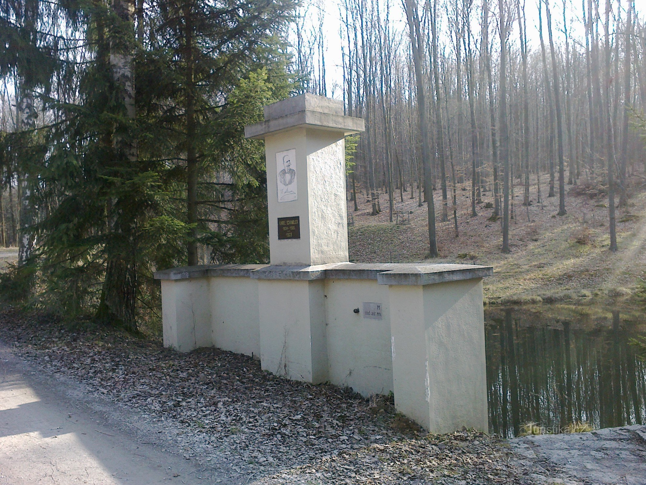 Studánka od cesty