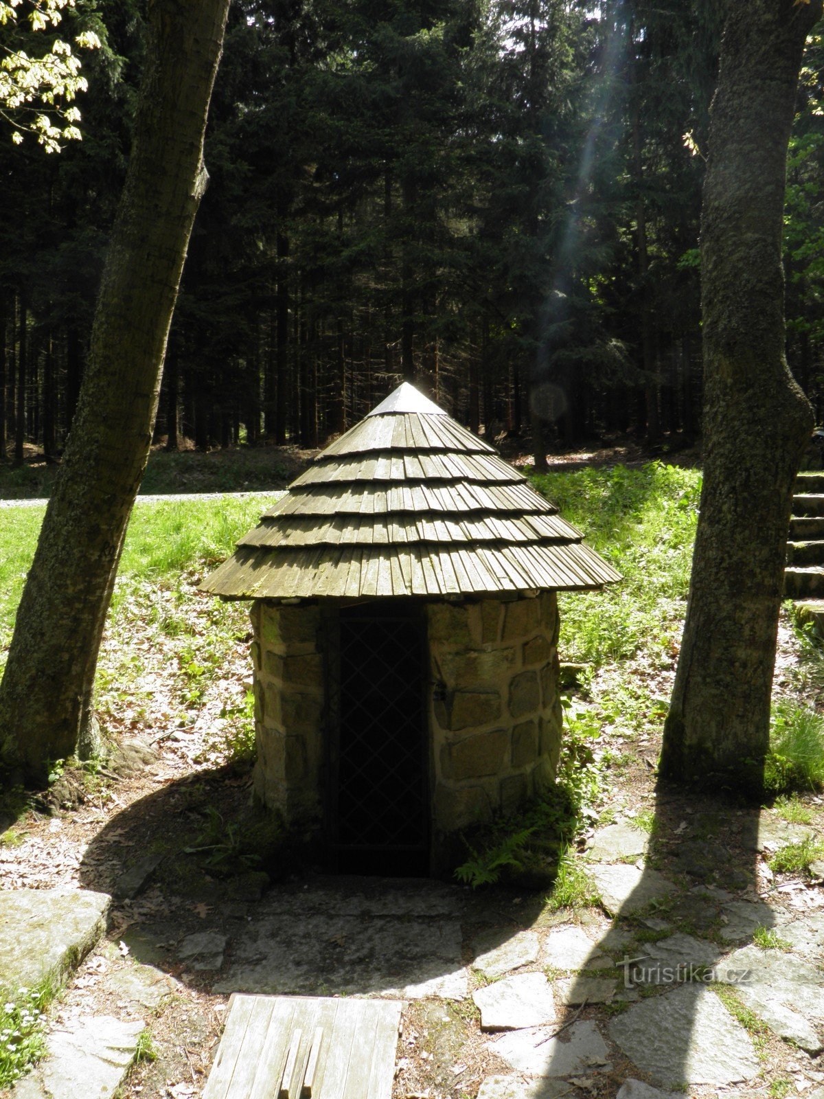 Puits du Seigneur sous Javořicí dans les hautes terres de Bohême-Moravie