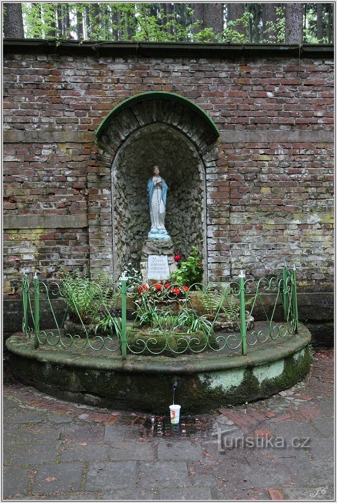 Der Brunnen der Jungfrau Maria Suchodolská