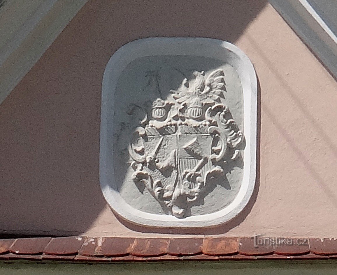 The well of the chapel of the Řeplin coats of arms