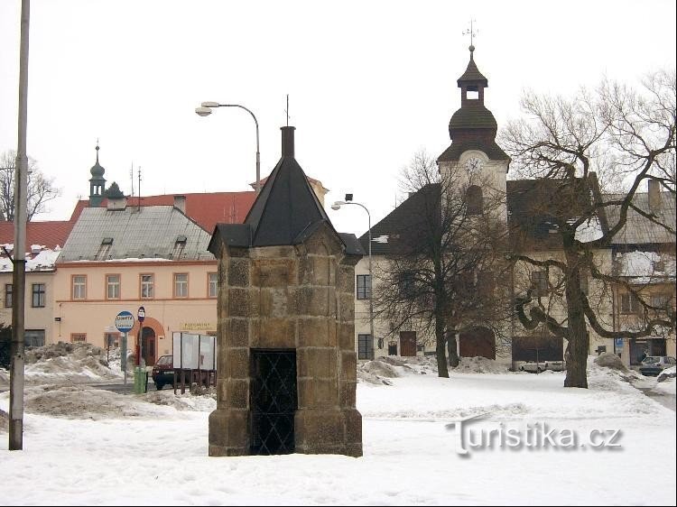 Ein Brunnen in Bochov