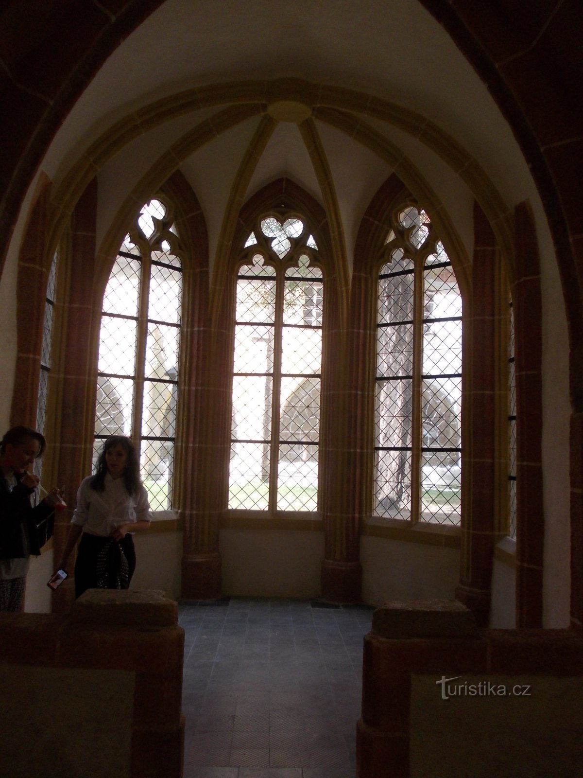 capilla del pozo en el brazo sur del claustro