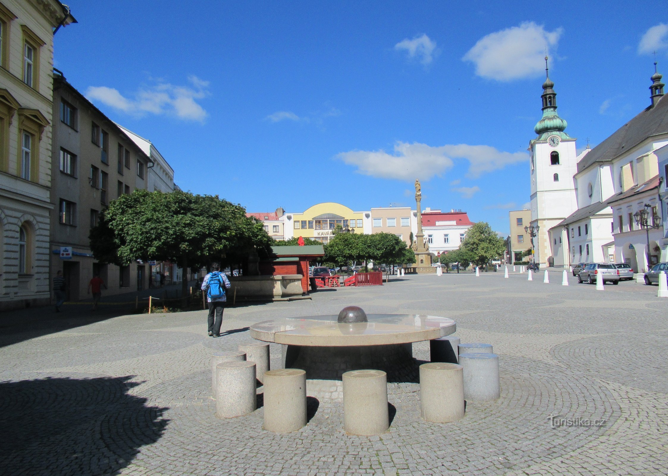 Een tafel met astronomische tekens op Náměstí Míru in Svitavy