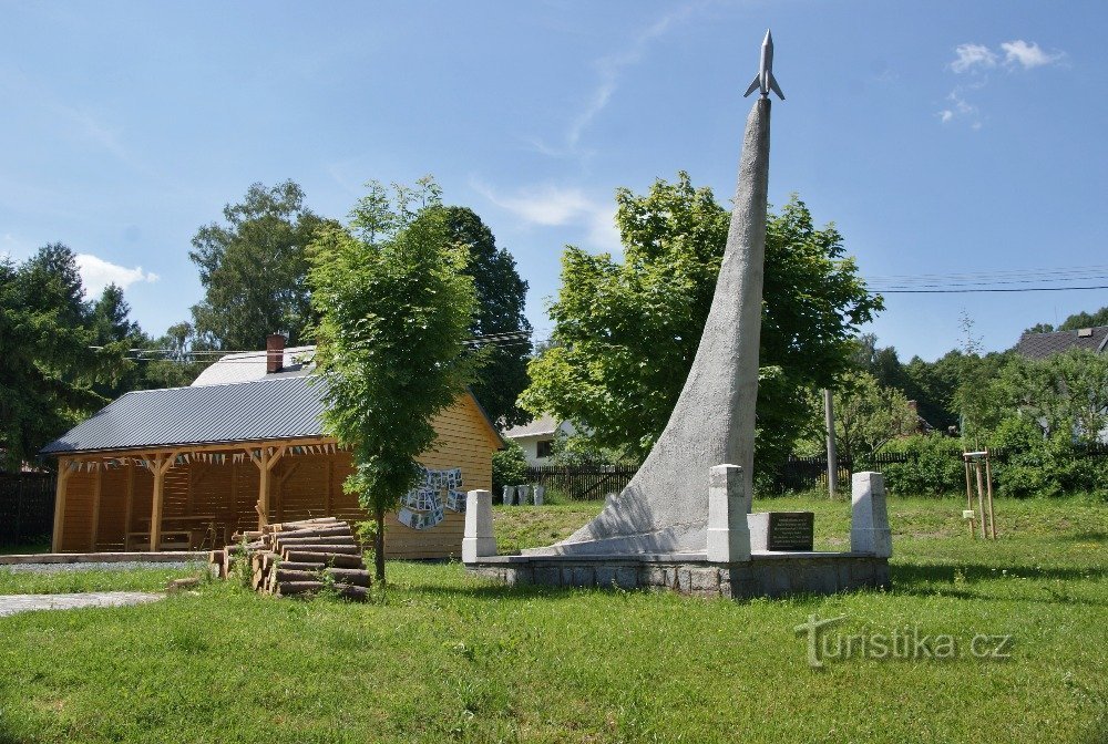 Suchá Rudná - het monument voor de Spoetnik-satelliet