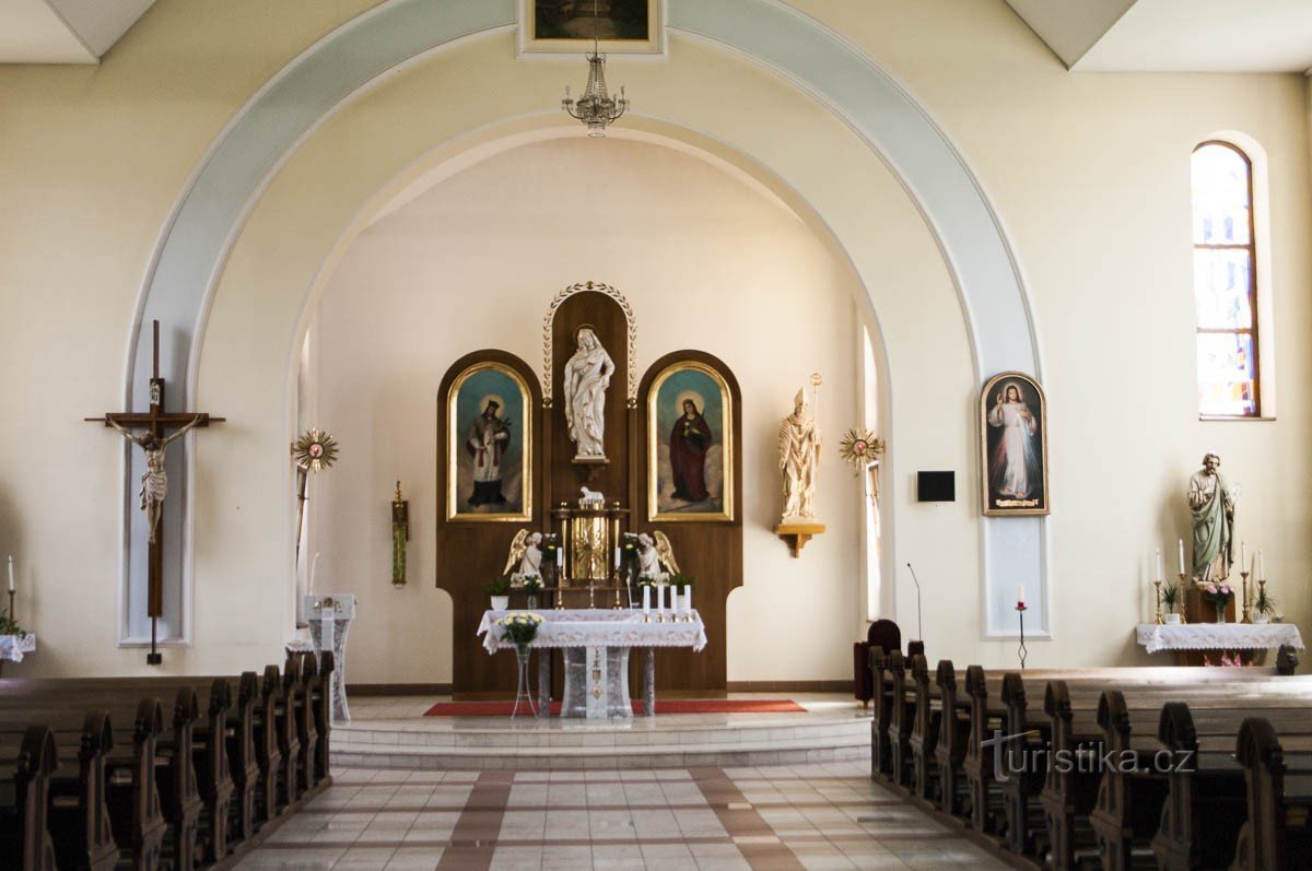 Šumice - Iglesia de la Natividad de la Virgen María