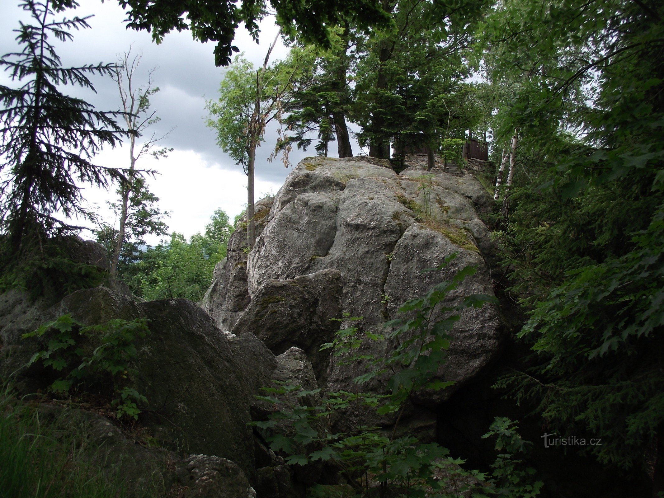 Šumperk / Bratrušov - Βράχοι πόλης ή τρία σε ένα (βράχια, επιφυλακή και κορυφή)