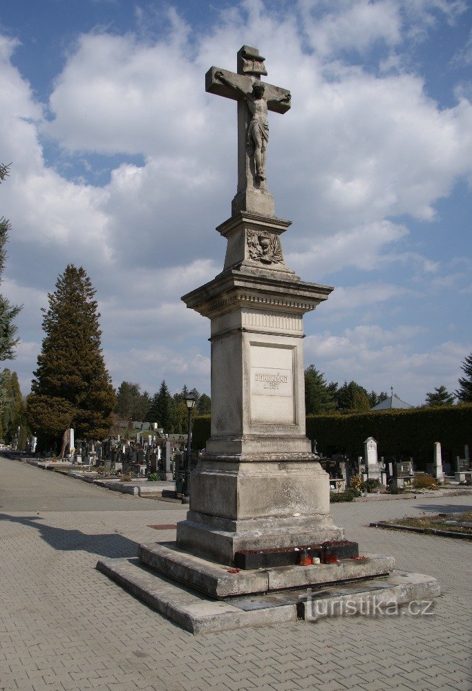 Šumperk – central cross in the city cemetery