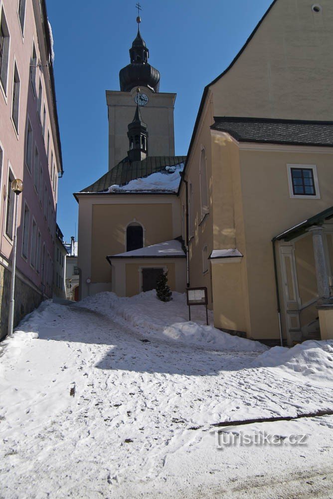 Šumperk – εκκλησία του Αγ. Ιωάννης ο Βαπτιστής και τοιχογραφία