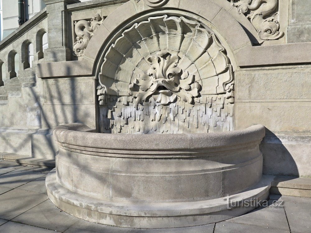 Šumperk - fontaine de l'hôtel de ville