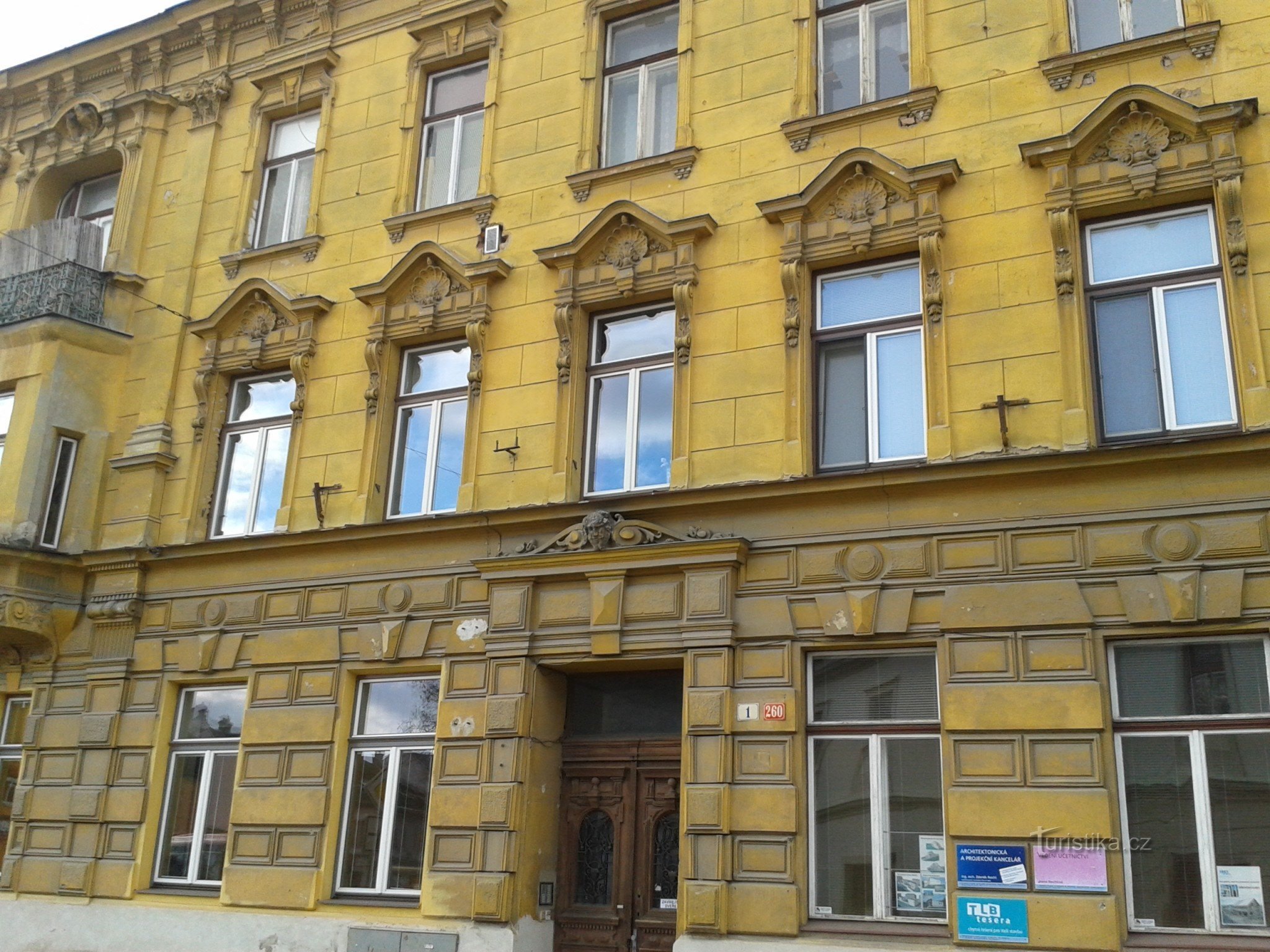 Šumperk - rohová budova na Slovanské ulici č.1 (u zast.Mototechna, naproti Smet.