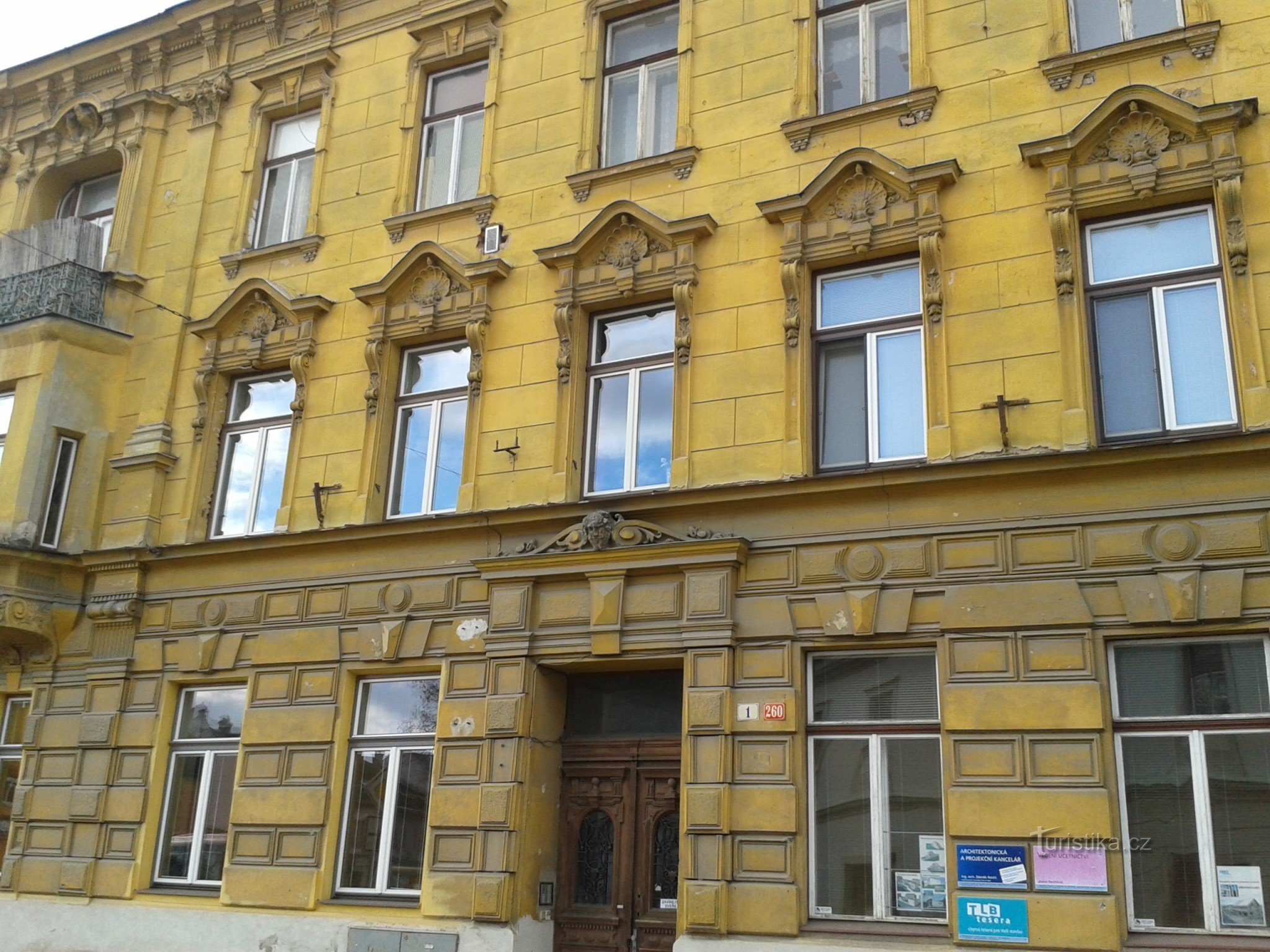 Šumperk - Slovanská Street No. 1 的街角建筑（在 Mototechna 站旁边，Smet.