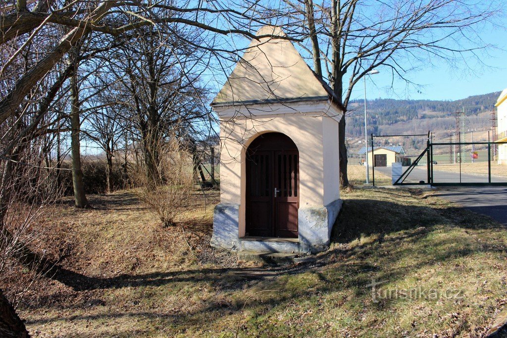 Sušice, kappeli Hrádekiin johtavan tien varrella