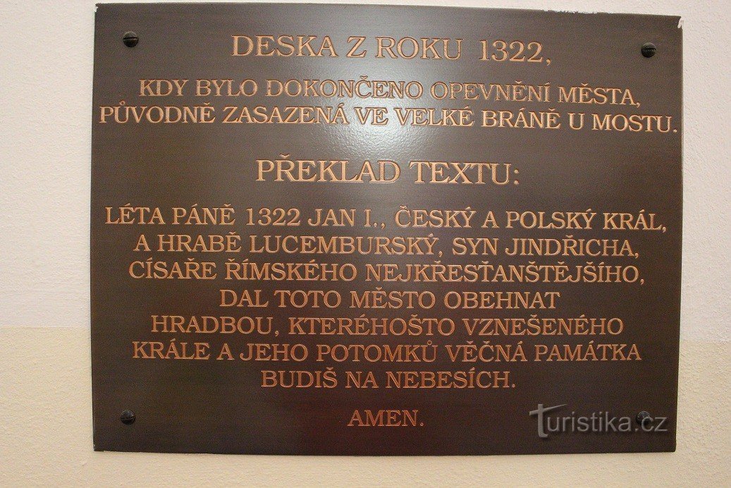 Sušice, översättning av texten på stentavlan