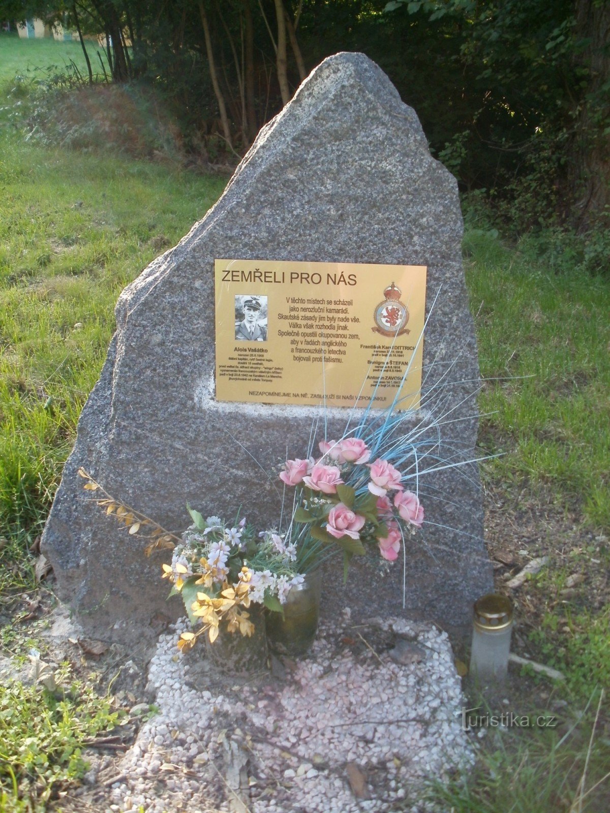 Suté Břehy - aviator monument