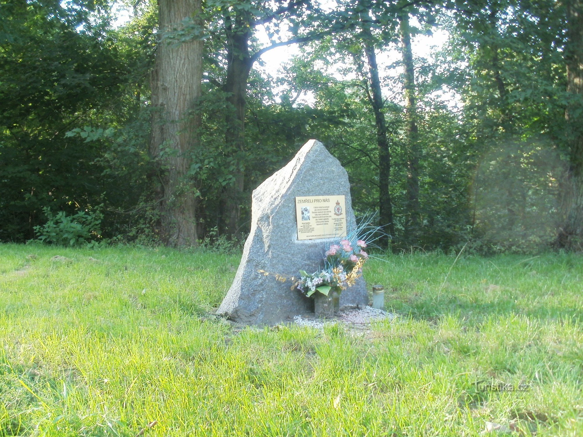 Suté Břehy - flygarmonument