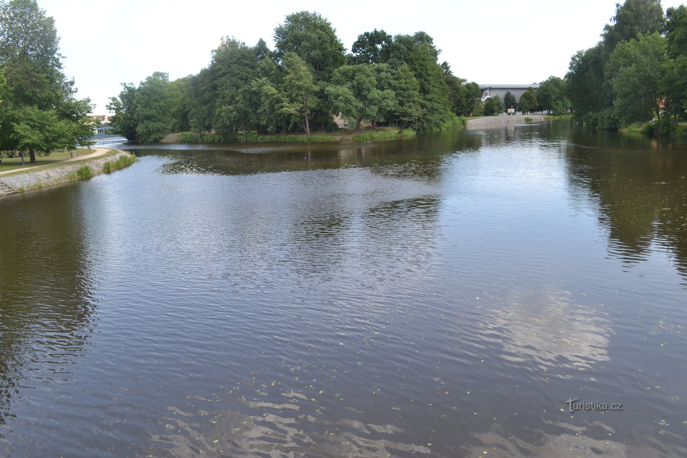 samenvloeiing, Malše aan de linkerkant, Vltava aan de rechterkant