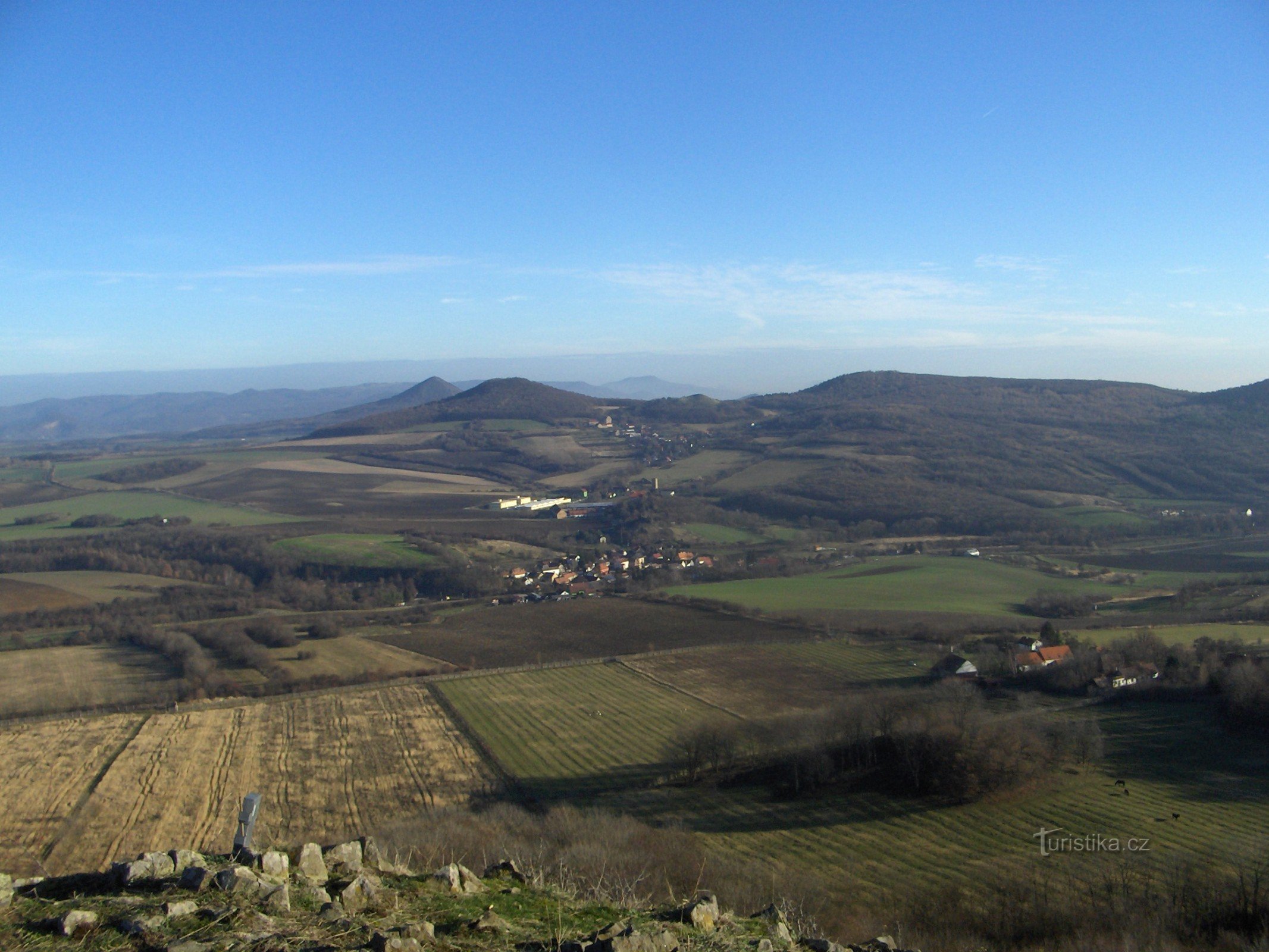 Sutomský Vrch, Lovoš, Jezerka Z Plešivce