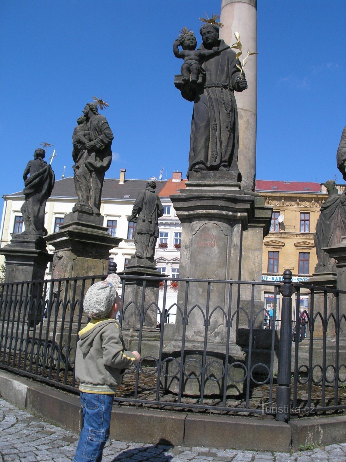 St. Antonín u Mar. column