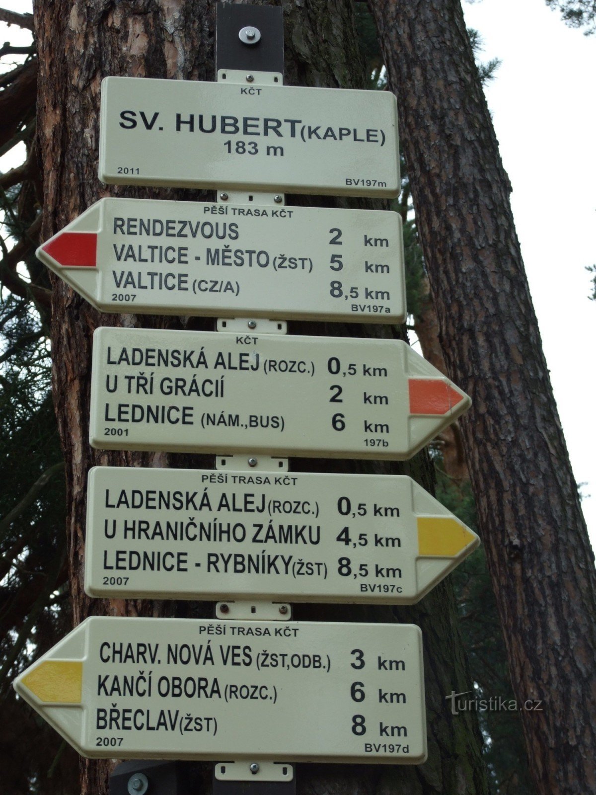 St. Hubert (chapel), signpost