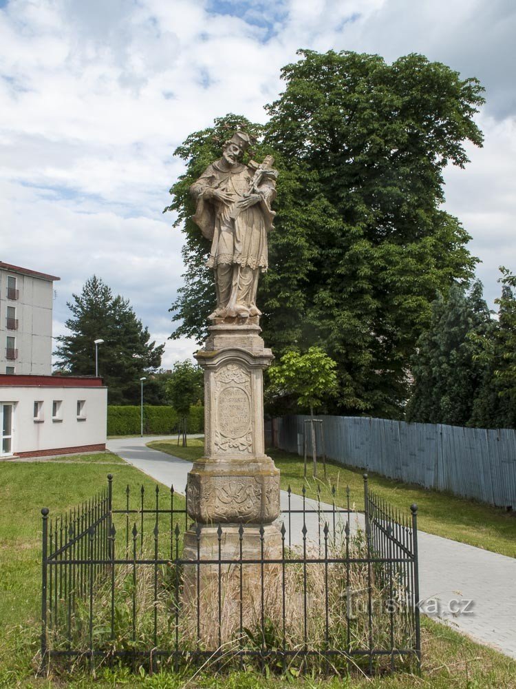 St. Jan Nepomucký no cruzamento de Olomouc e Dolní Krčmy
