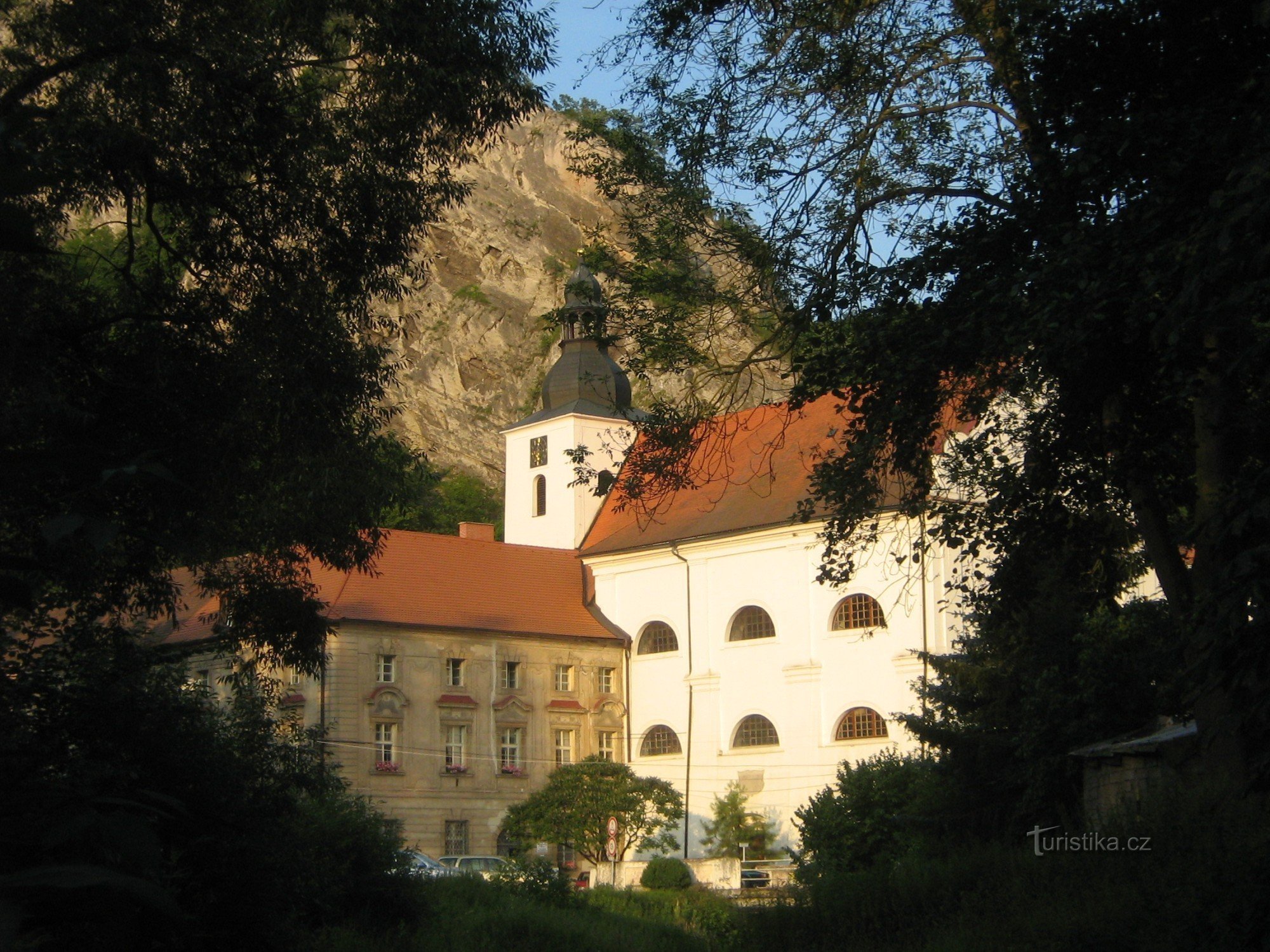 S t. Juan bajo la roca