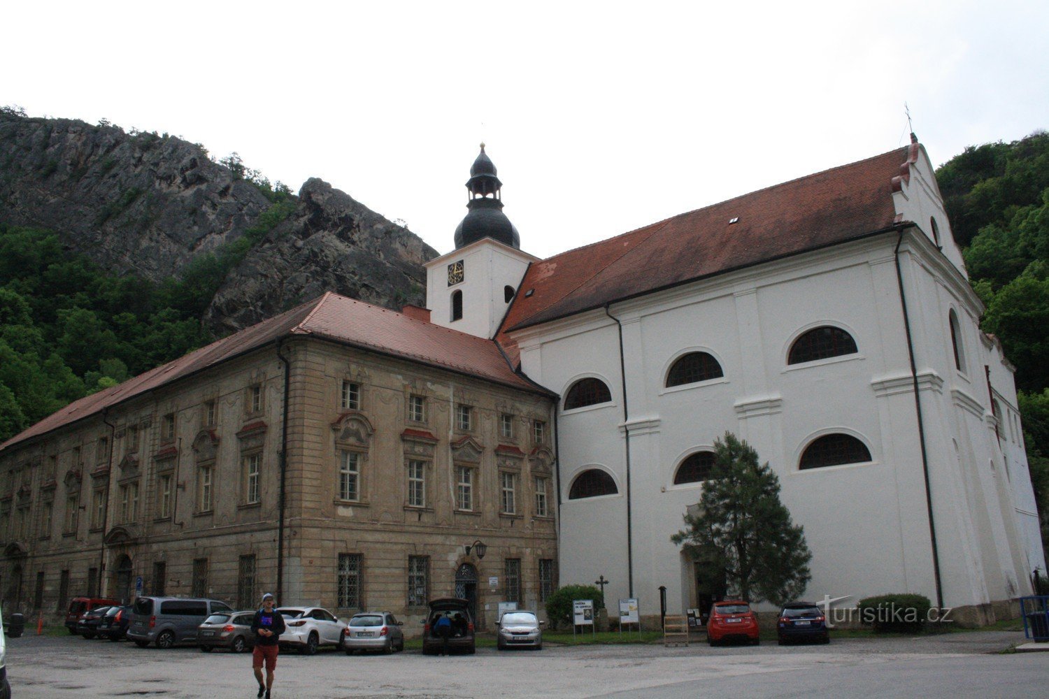 St. Jan pod Skalou und die Geburtskirche St. Johannes der Täufer, Höhle von St. Ivana und lebt