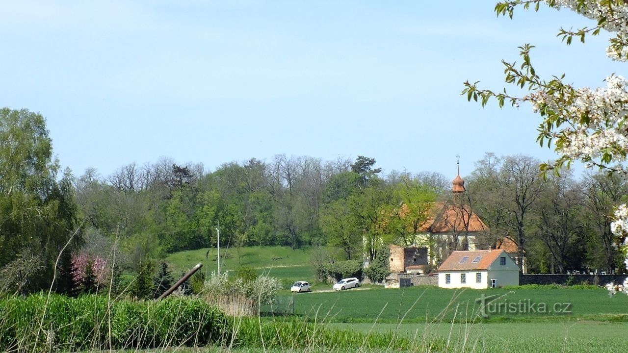 Sf. Vavřinec, Číčovický kámýk în fundal