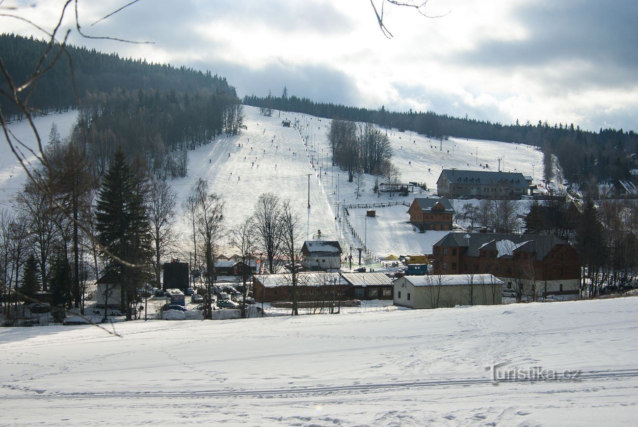 Die Pisten von Ski Karlov haben noch keine Seilbahn