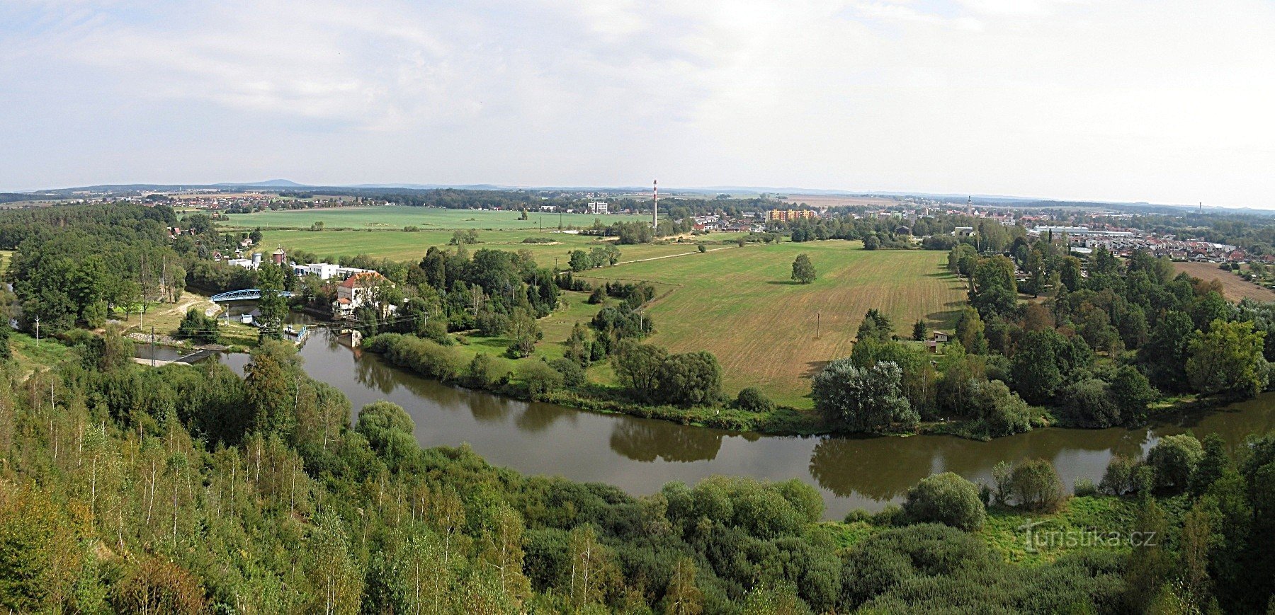 Svákov - torre de vigia, castelo, capela