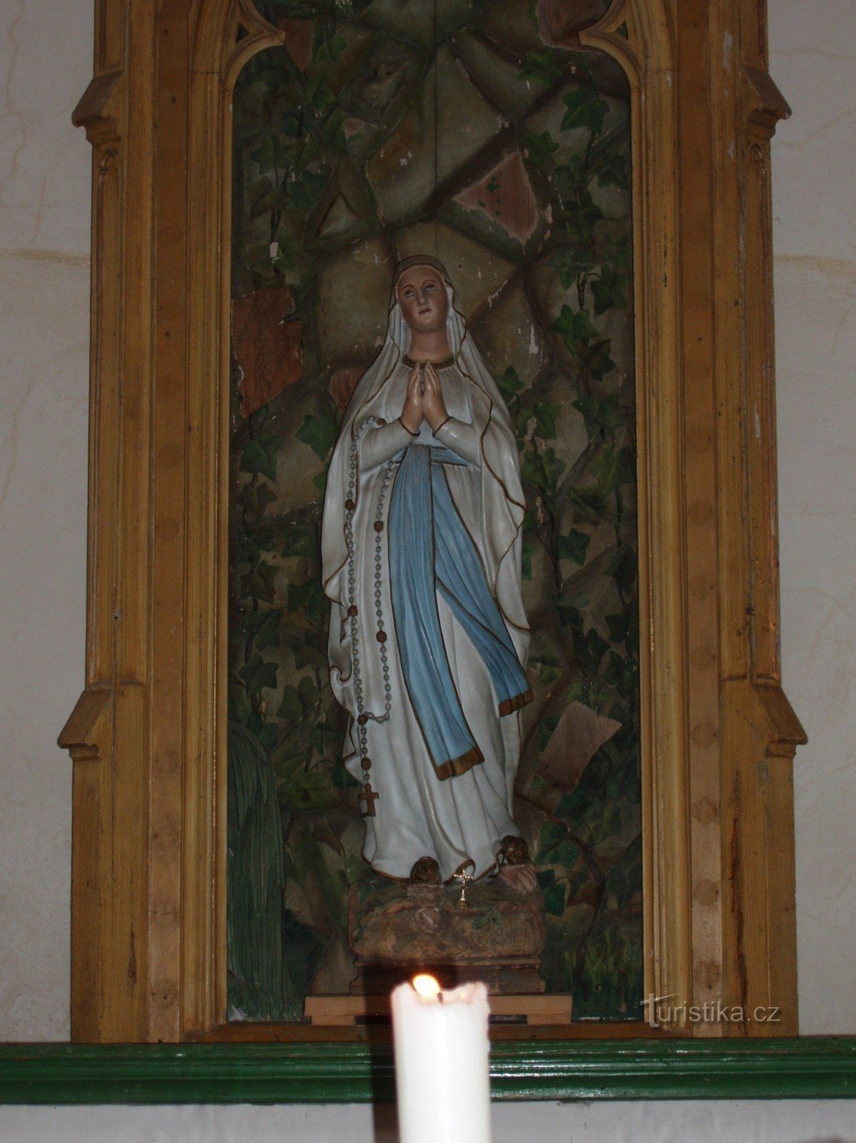 圣安娜在春天的小教堂里