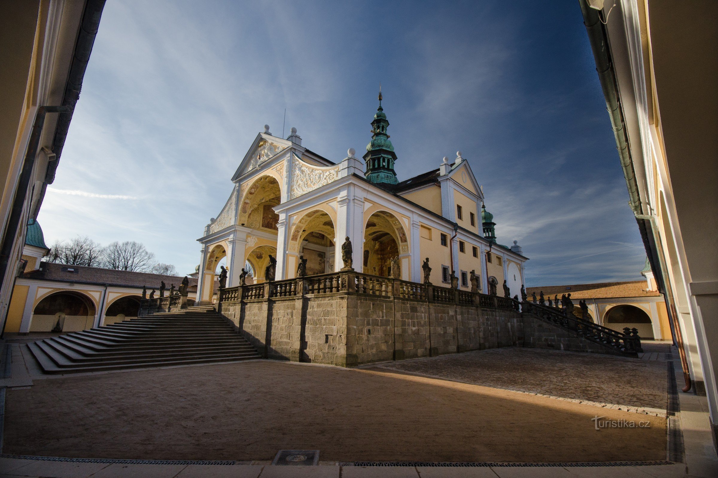 Święta Góra - bazylika (c) Jaroslav Fúsik