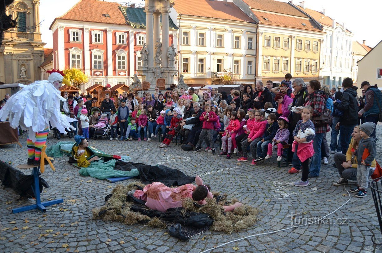 Svatomartinský Mikulov は、ガチョウの特産品、若いワイン、そして文化の大部分にあなたを招待します