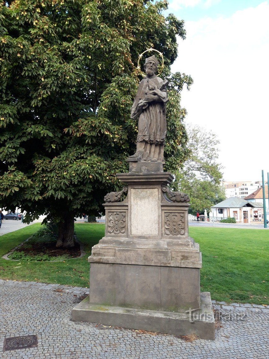 Sfântul Ioan de Nepomuck în Plzeň în grădinile Křižík