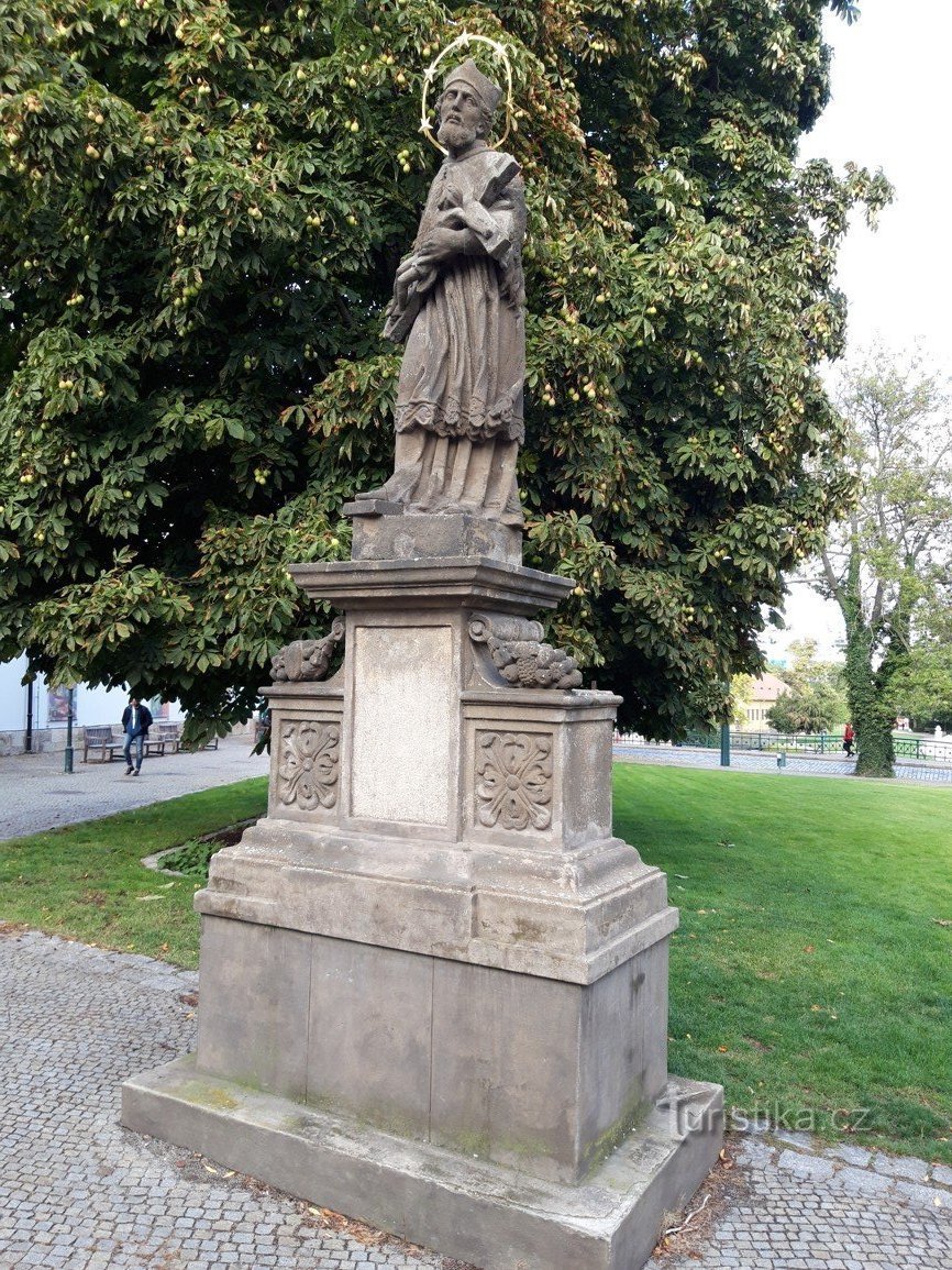 Św. Jan Nepomucek w Pilznie w ogrodach Křižík