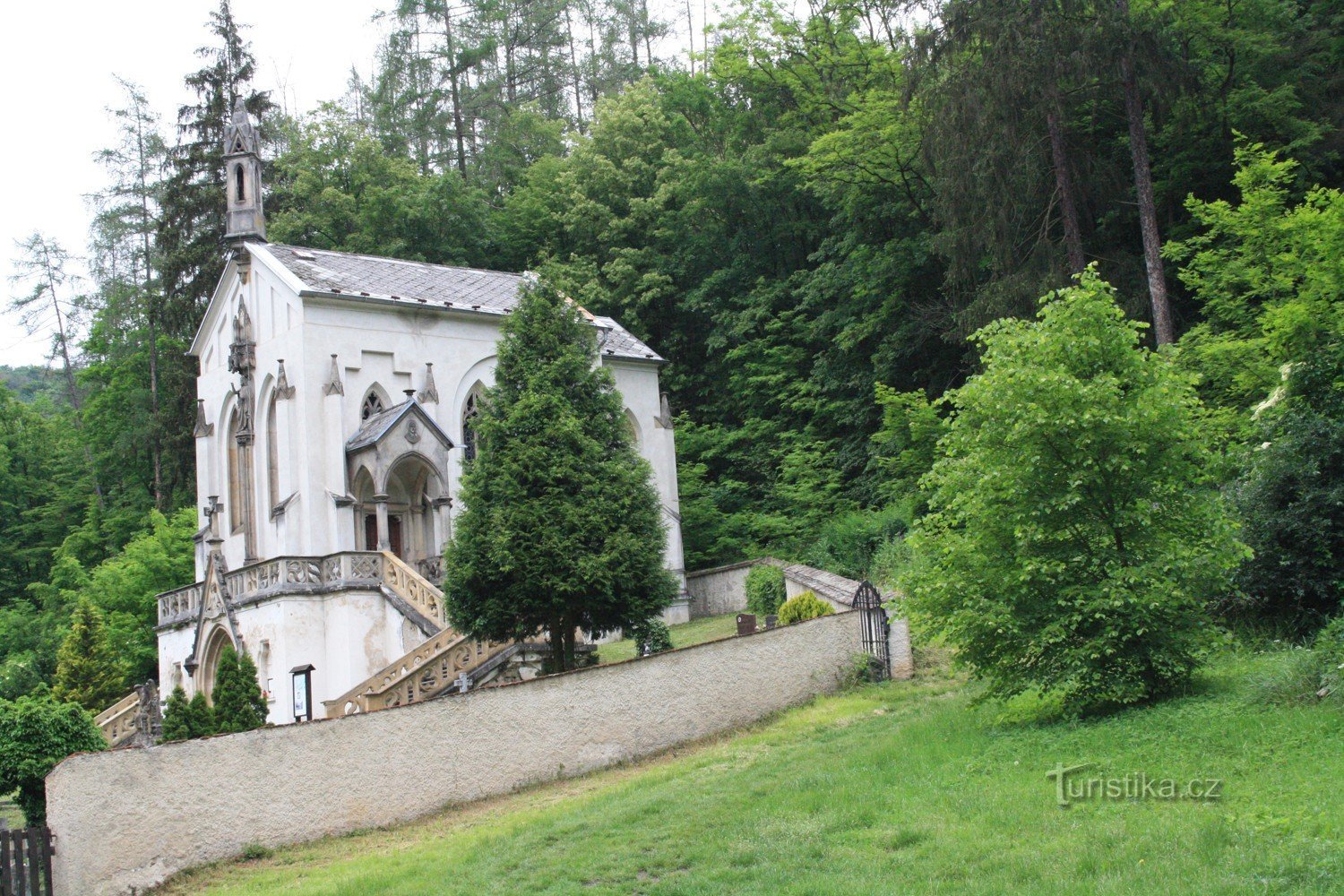 St. Jan pod Skalou en de kerkhofkapel - de kapel van St. Maximiliaan