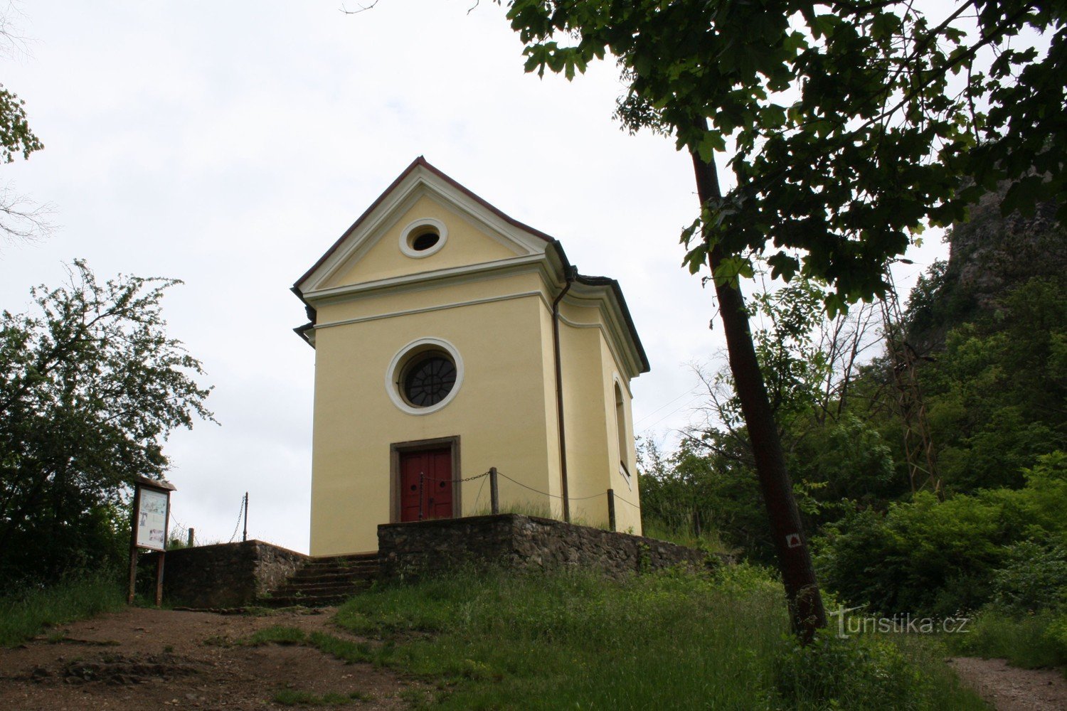 Svatý Jan pod Skalou a kaple Povýšení svatého Kříže