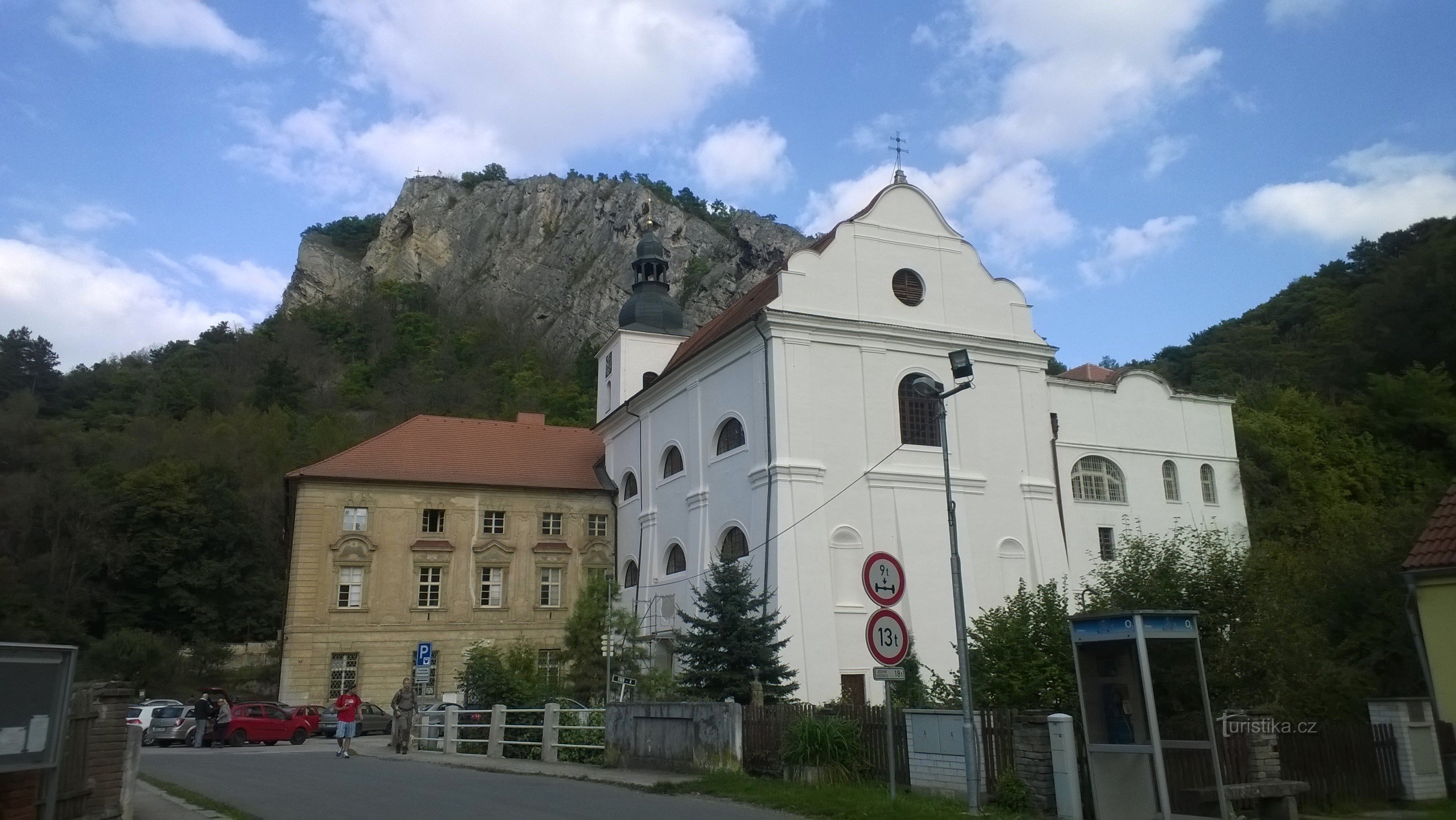Святой Ян под Скалой - красивое место в Чешском Красе