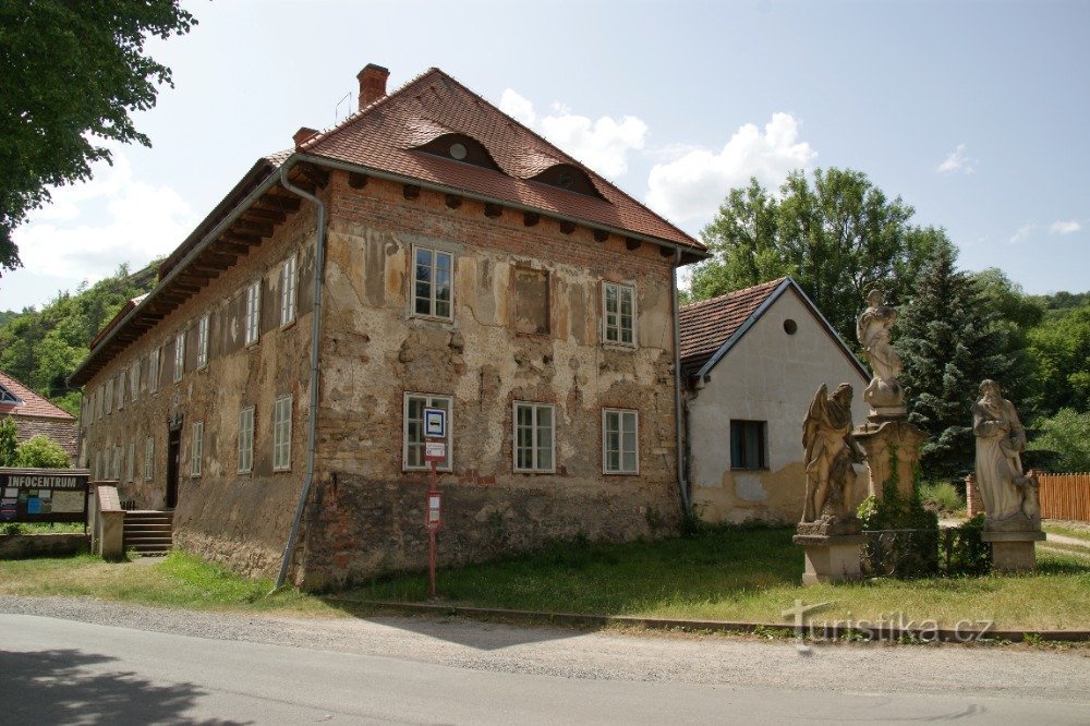 Svátý Jan pod Skalou – manor inn
