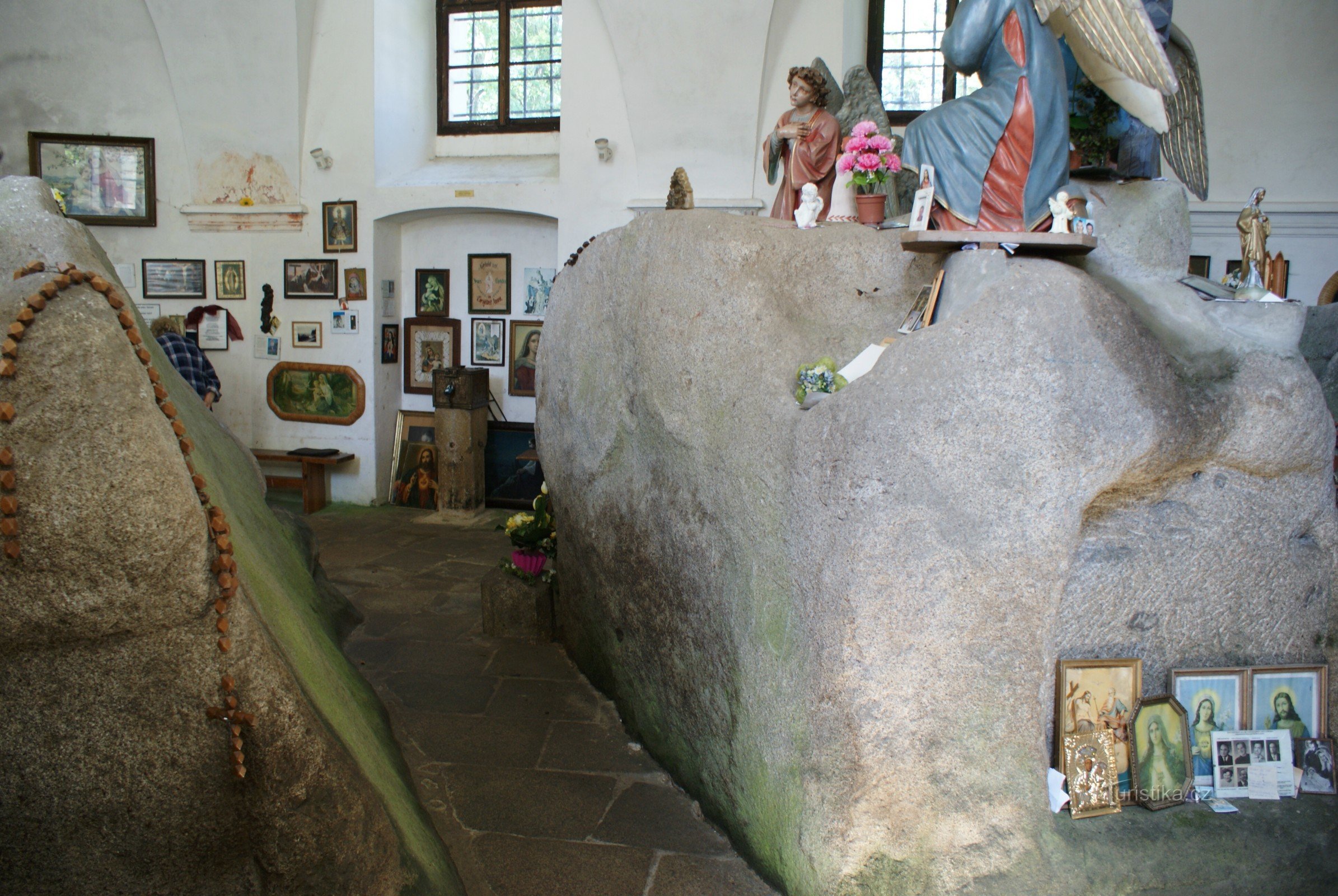 Pedra Sagrada (perto de Rychnov nad Malší) - espalhando pedras milagrosas