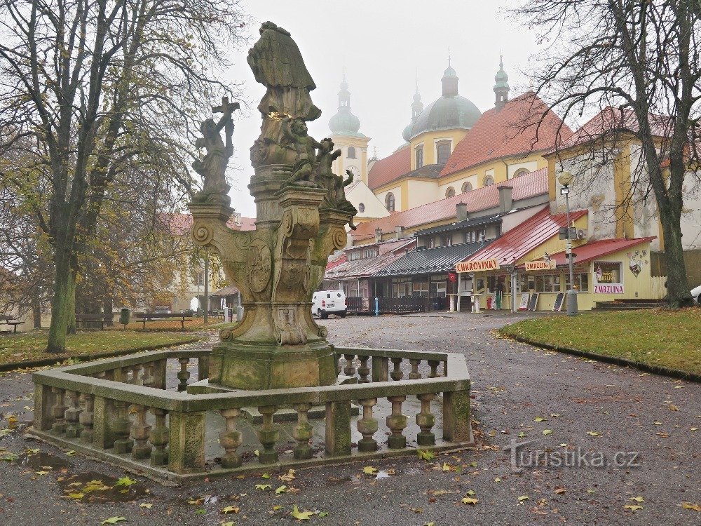 St. Kopeček cerca de Olomouc - estatua de St. Jan Nepomucký