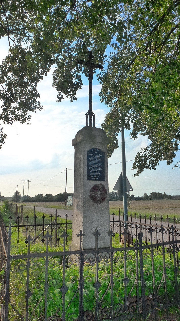 The Holy Cross near the road